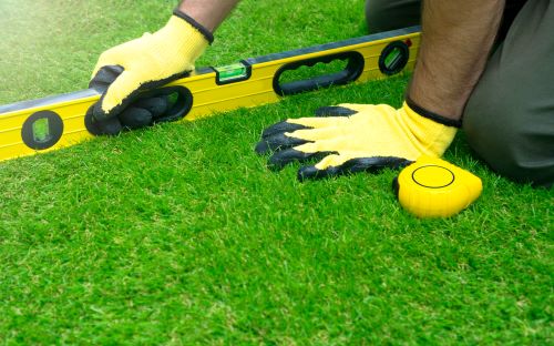 5 Reasons to Hire Professionals for Artificial Lawn Installation